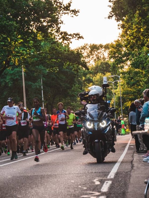 Pression médiatique sur les sportifs: Comment cela affecte-t-il leur santé mentale et leur performance sur le terrain?